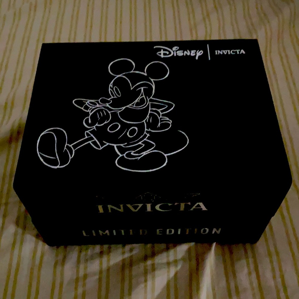 Men’s invicta watch brand new gold